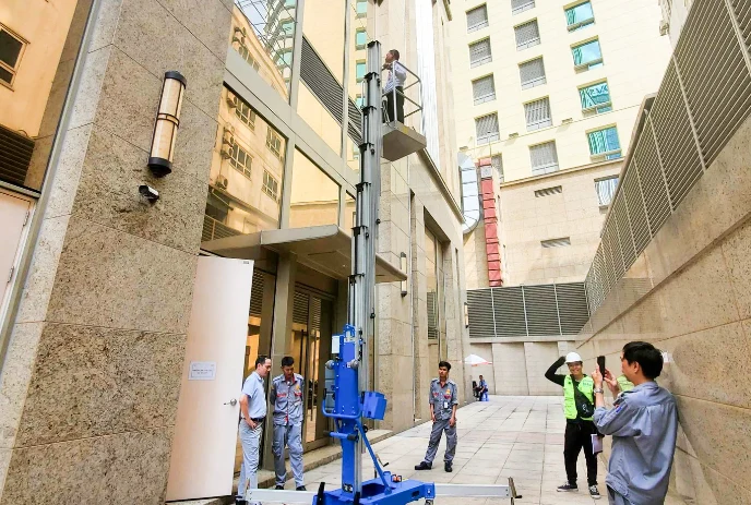 What Is The Difference Between A Mast Boom Lift And A Vertical Mast Lift? 2
